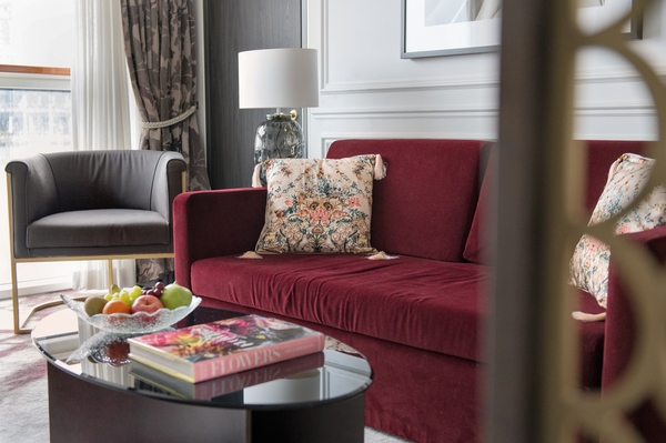 Uniworld SS Victoria - Royal Suite 3.jpg